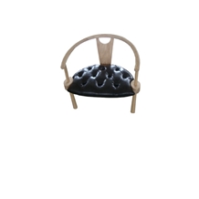 原木色椅子